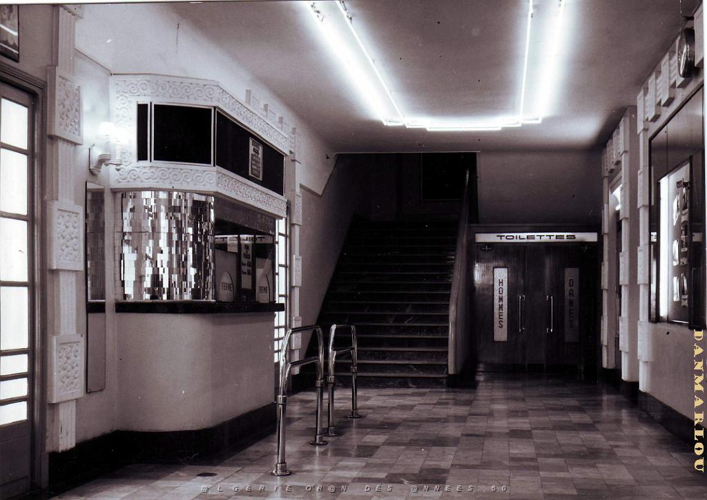 Mogador-Hall-Rdc000.JPG
